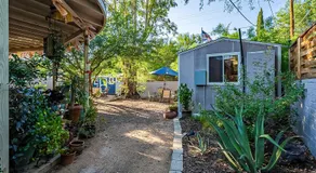 Cute Peaceful Tiny House Getaway w Backyard - Image 2