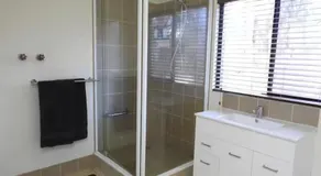 Farm Stay - 2 Bedroom cottage - Image 5