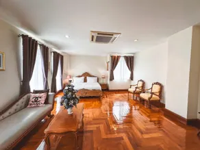 Chez Moi Bangkok Private Executive Residence Sukhumvit 26 - Image 2