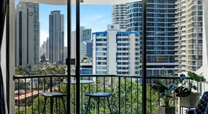 Medusa's Luxe Retreat - Prime Surfers Paradise Spot - Image 3