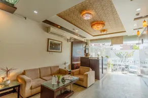 FabHotel Signature Inn - Image 4