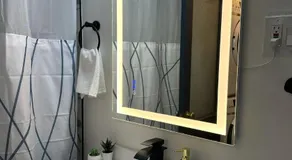 Charming 2 Bedroom Fully Loaded Apartment with Washer and Dryer - Image 5