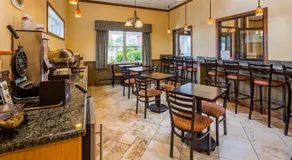 New Englander Inn Bennington - Image 3