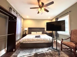 The Quiet Lux Room #3 with KB(Kingsize Bed) - Image 5