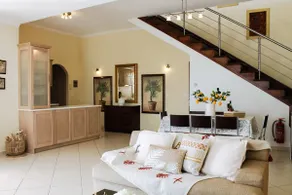 Magnificent villa with panoramic views of the sea - Image 2