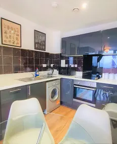 Sidemersey Livings - 2 Bedroom Central Skyline Apartment with views - Image 5