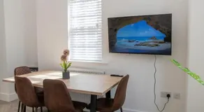 Modern & Bright 1 Bedroom Apartment in Holywell - Image 4