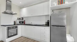 Torquay apartment - short walk to beach and shops - Image 2