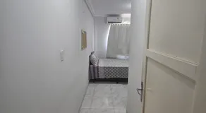 Quarto para dois com ar-condicionado em apartamento compartilhado - Image 5