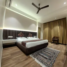 Hotel Alpine Plaza - Image 2