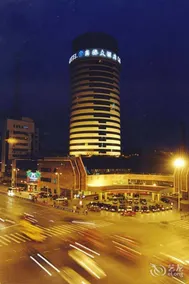 Golden Hotel - Image 4