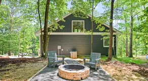 Ultimate Couples Retreat w Fenced Yard for Pet - Image 4