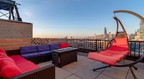 McCormick Place 3BR Luxury Penthouse Duplex with Personal Rooftop and Optional Parking for 8 guests in Chicago South Loop - Image 4