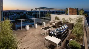 Luxury Penthouse 2-BR - with Pool & Gym Access - Image 4