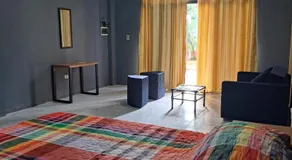 Hummingbird Hostel - Image 2