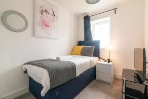 Roomstayer - Image 1