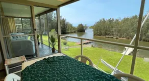 BasinWaterStays Waterfront Jetty - SHARE Home - Brm2 QueenBed room - Shared Bathroom - see Profile & Photos - Image 3