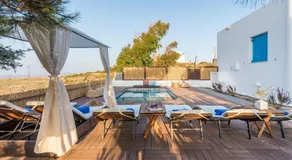 Eiriana Luxury Suites - Image 4