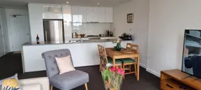 17 Floor Waterfront Apartment Docklands 2BR 2Car - Image 2