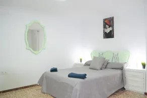 Superb 1 Bedroom Apartment with Gallery CB7EV - Image 3