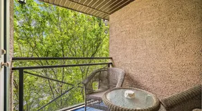 Social Haus Trendy 3BR Townhome in Bridgeland YYC - Image 4