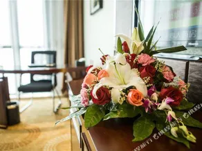 Boss Hotel - Image 2