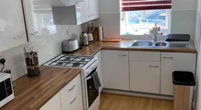 Modern 2 bedroom house with WIFI - Image 4