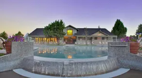 Bright, Modern Retreat in Eagle Crest Resort - Image 2