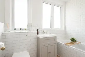 Holly Hayes House - Image 2