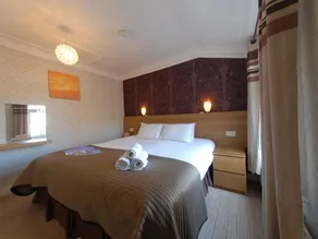 Chiltern Guest House - Image 2