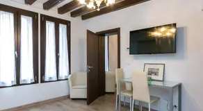 Rialto Suite 707 - Image 2