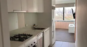 Top-Floor 2BR Apt, 270 deg Skyline, Free Parking - Image 3