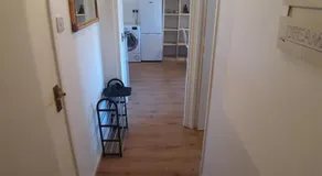 Canary Wharf Apartment - Image 5