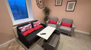 Bright Harrogate flat 2 beds great location - Image 3
