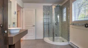 3BR House 6 Guests Near Water - Image 2
