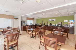 Sleep Inn & Suites Harrisonburg on University - Image 3