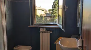 Camera con bagno in villa - Image 2