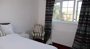 Homely three bedroom - Image 2