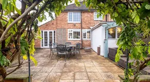 Inspira Stays Stunning Large Modern House 3 Car Driveway PS4 & Table Football Huge Kitchen - Image 5