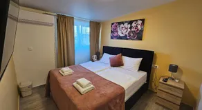 Royal Apartments & Rooms - Image 2