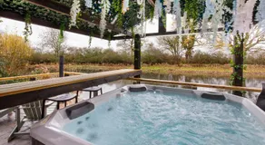 Oakwood Lodges with Hot tubs York - Image 2