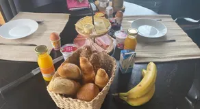 KIMZ Bed & Breakfast - Image 5