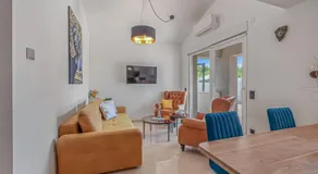 Cozy Two Bedroom Apartment Rose with Terrace - Image 4