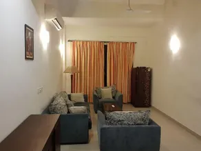 Luxurious Villa with lake garden - Image 2