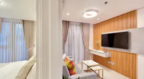 Debbie's Modern 1 BR Condo Unit - Image 2