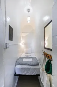 Saintlo Ottawa Jail Hostel - Image 2