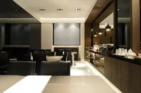 M Hotel - Image 4