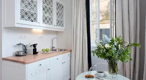 Lear Liston Suite - Image 2