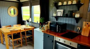 Green Farm Stay with private hot tub - Image 2