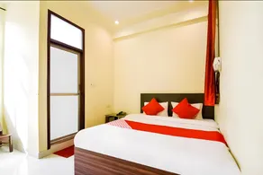 OYO Flagship Hotel Manyvar - Image 4